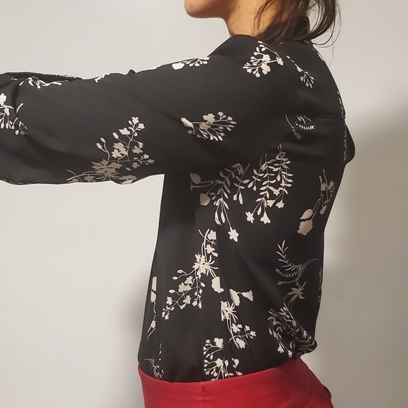 Flower patterned half-button-down - Picture 2 of 7